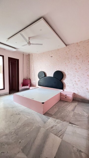 Bedroom in 3 BHK Apartment at Aerocity – for Rent