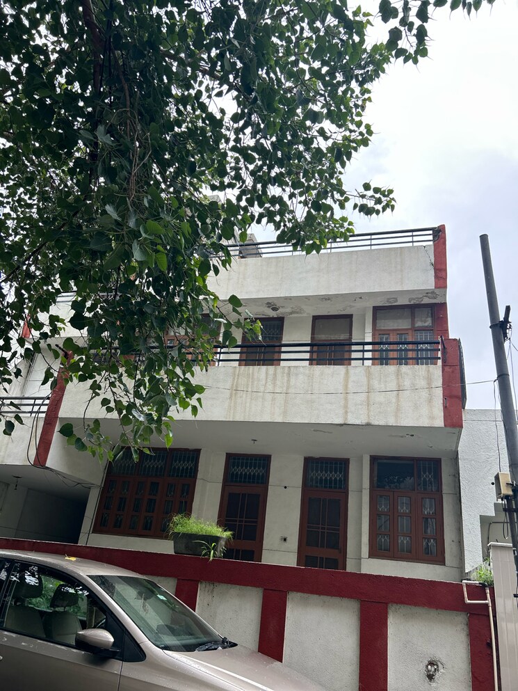 Exterior View, sector 30 5 Bedroom 250 Sq.Yd. Independent House In Sector 30 Noida 9068846