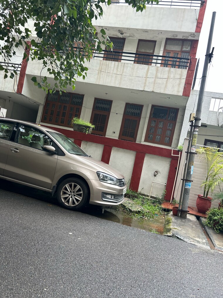 Exterior View, sector 30 5 Bedroom 250 Sq.Yd. Independent House In Sector 30 Noida 9068846