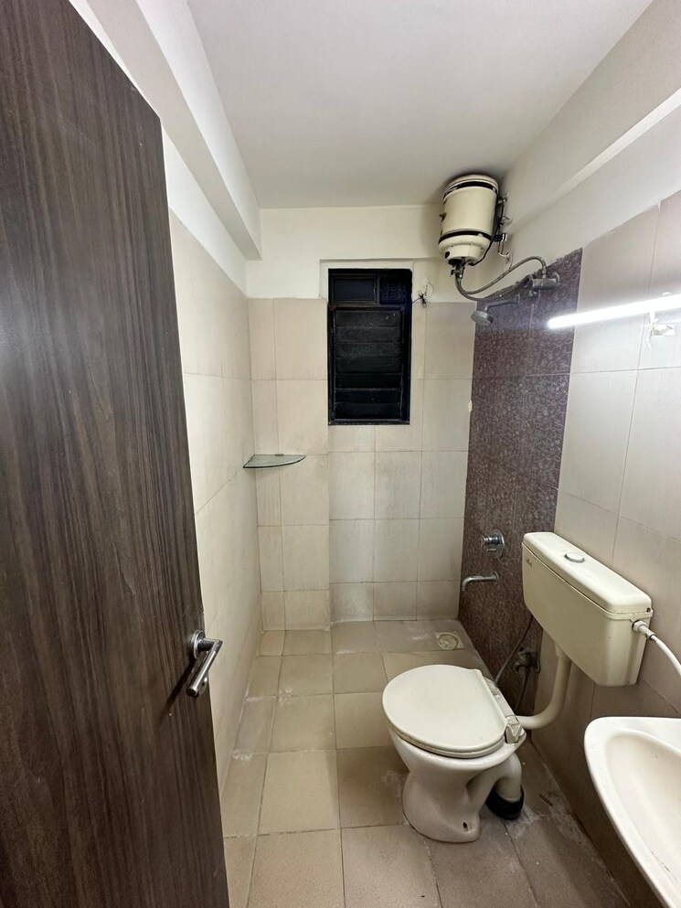 Bathroom, nirmal-polaris 3 Bedroom 1800 Sq.Ft. Apartment In Mulund West Mumbai 9068910
