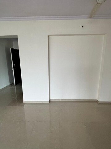 Room in 3 BHK Apartment at Nirmal Polaris, Mulund West – for Rent