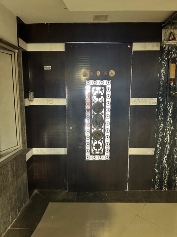 Room in 3 BHK Apartment at Nirmal Polaris, Mulund West – for Rent