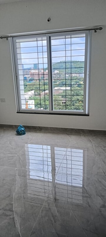 Room in 2 BHK Apartment at RR Lunkad 66 Avenue, Pimple Nilakh – for Rent