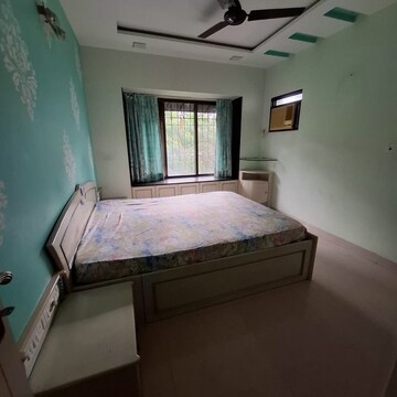 Bedroom in 2 BHK Apartment at Kandivali East – for Rent