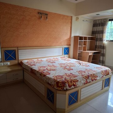 Bedroom in 2 BHK Apartment at Kandivali East – for Rent
