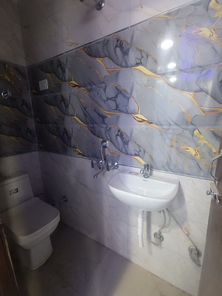 Bathroom, govindpuri 2 Bedroom 630 Sq.Ft. Builder Floor In Govindpuri Delhi 9069018