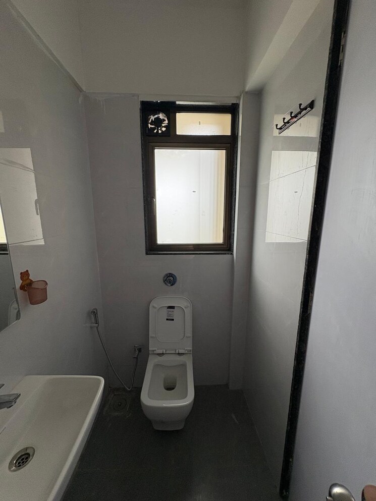 Bathroom, neminath-nemi-bhavan 3 Bedroom 1250 Sq.Ft. Apartment In Goregaon West Mumbai 9068987