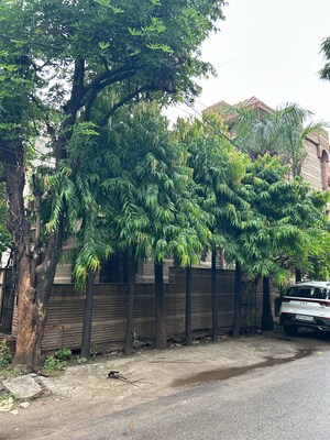 5 BHK Independent House – Garden View at Sector 30 - for Sale