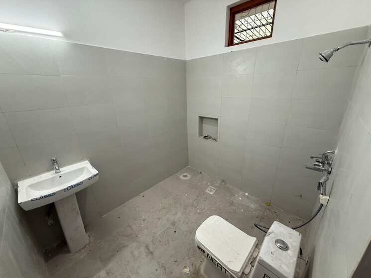 Bathroom, sl-apartments-sector-49 2 Bedroom 1280 Sq.Ft. Builder Floor In Sector 49 Noida 9069001