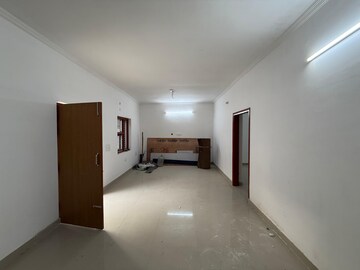 Room in 2 BHK Builder Floor at SL Apartments Sector 49, Sector 49 – for Rent