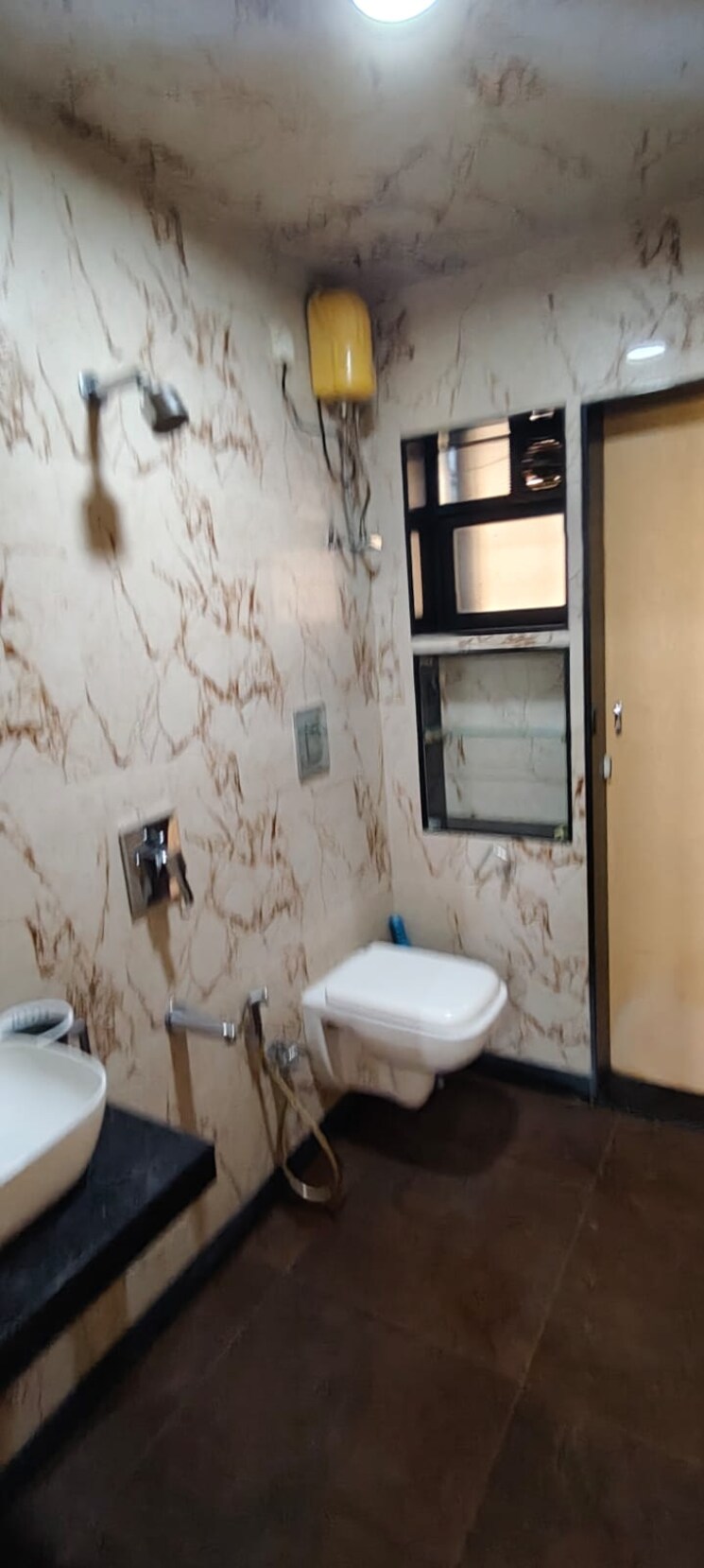 Bathroom, kabra-hyde-park 2 Bedroom 1025 Sq.Ft. Apartment In Manpada Thane 9069031