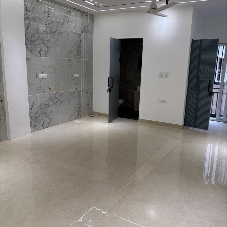 Room, amar colony Commercial Showroom 150 Sq.Yd. In Amar Colony Delhi 9069411