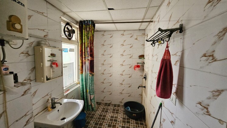 Attached Bathroom, sds-nri-residency-omega-ii 3 Bedroom 1259 Sq.Ft. Apartment In Omega Ii Greater Noida Greater Noida 9069025