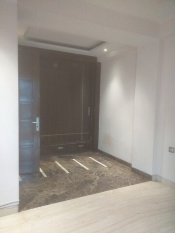 Room in 3 BHK Builder Floor at East Patel Nagar – for Rent
