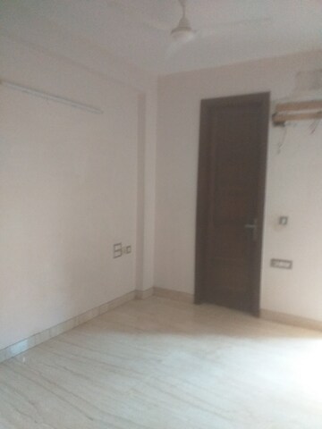 Room in 3 BHK Builder Floor at East Patel Nagar – for Rent