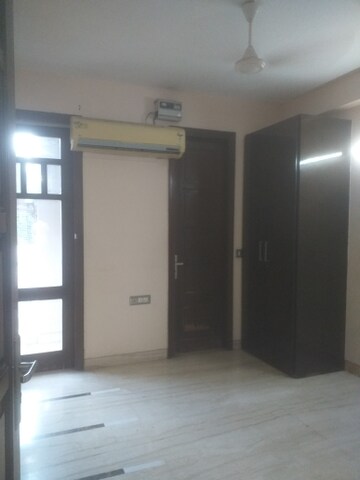 Room in 3 BHK Builder Floor at East Patel Nagar – for Rent