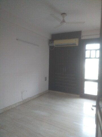 Room in 3 BHK Builder Floor at East Patel Nagar – for Rent