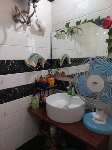 Attached Bathroom in 2 BHK Builder Floor at Palam Vihar – for Rent