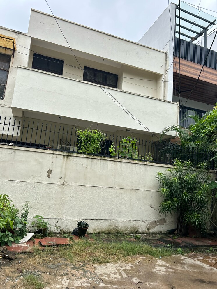 Exterior View, sector 30 5 Bedroom 300 Sq.Mt. Independent House In Sector 30 Noida 9069126