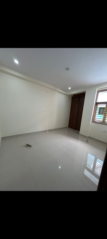 Room in 1 BHK Builder Floor at Saket – for Rent