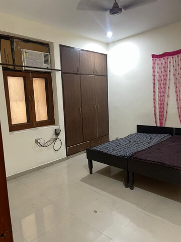 Room in 3 BHK Builder Floor at RWA Apartments Sector 51, Sector 51 – for Rent