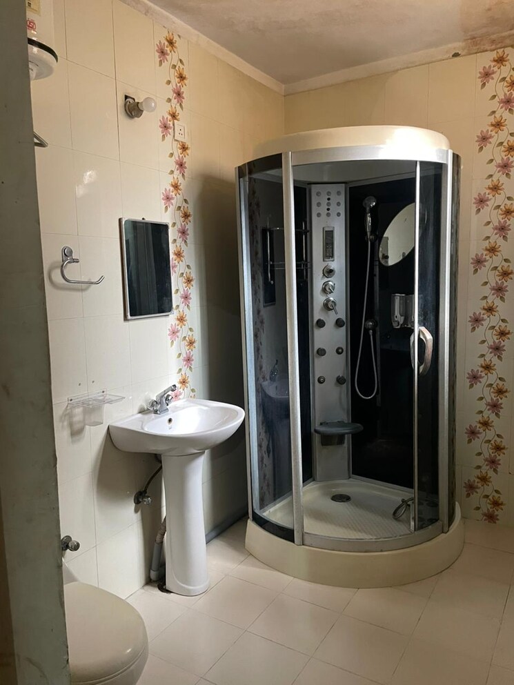 Attached Bathroom, rwa-apartments-sector-51 3 Bedroom 1750 Sq.Ft. Builder Floor In Sector 51 Noida 9069193