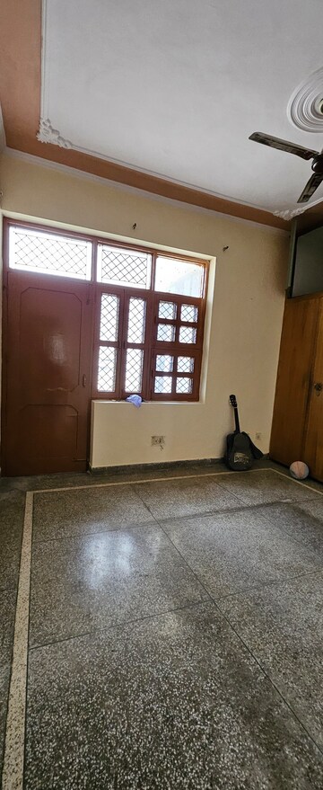 Furnished Amenities in 3 BHK Builder Floor at Sector 21d – for Rent