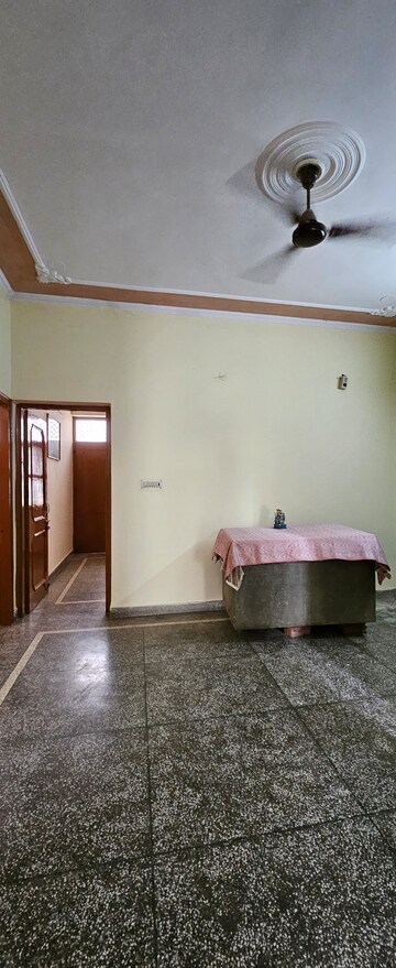 Furnished Amenities in 3 BHK Builder Floor at Sector 21d – for Rent