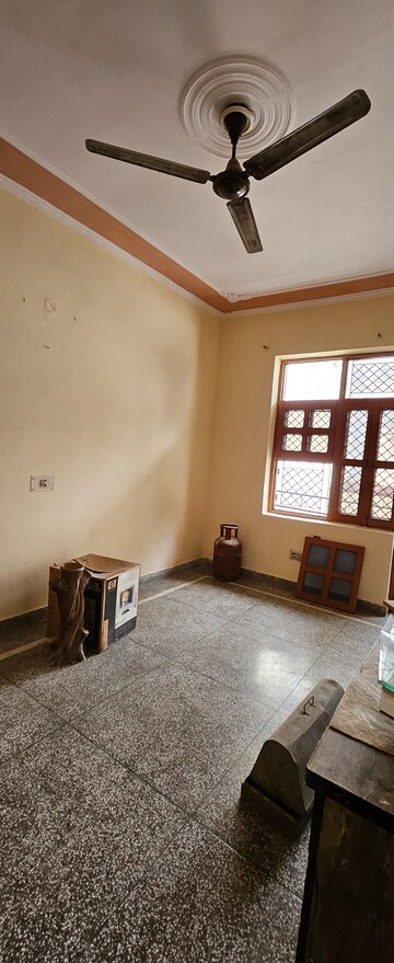 Parking in 3 BHK Builder Floor at Sector 21d – for Rent