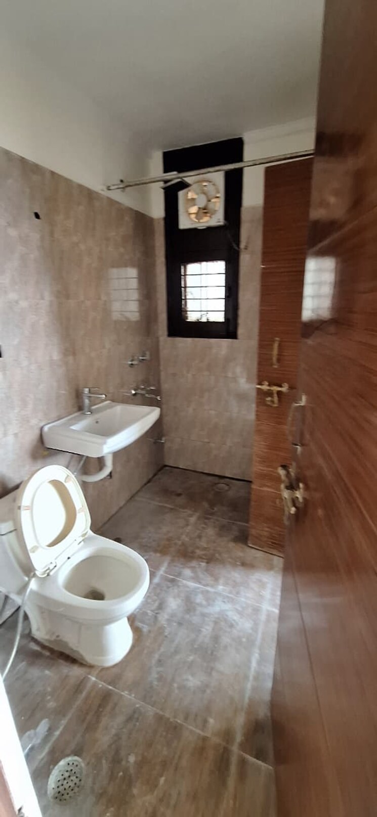 Bathroom, sector 23 dwarka 3 Bedroom 1600 Sq.Ft. Apartment In Sector 23 Dwarka Delhi 9069222