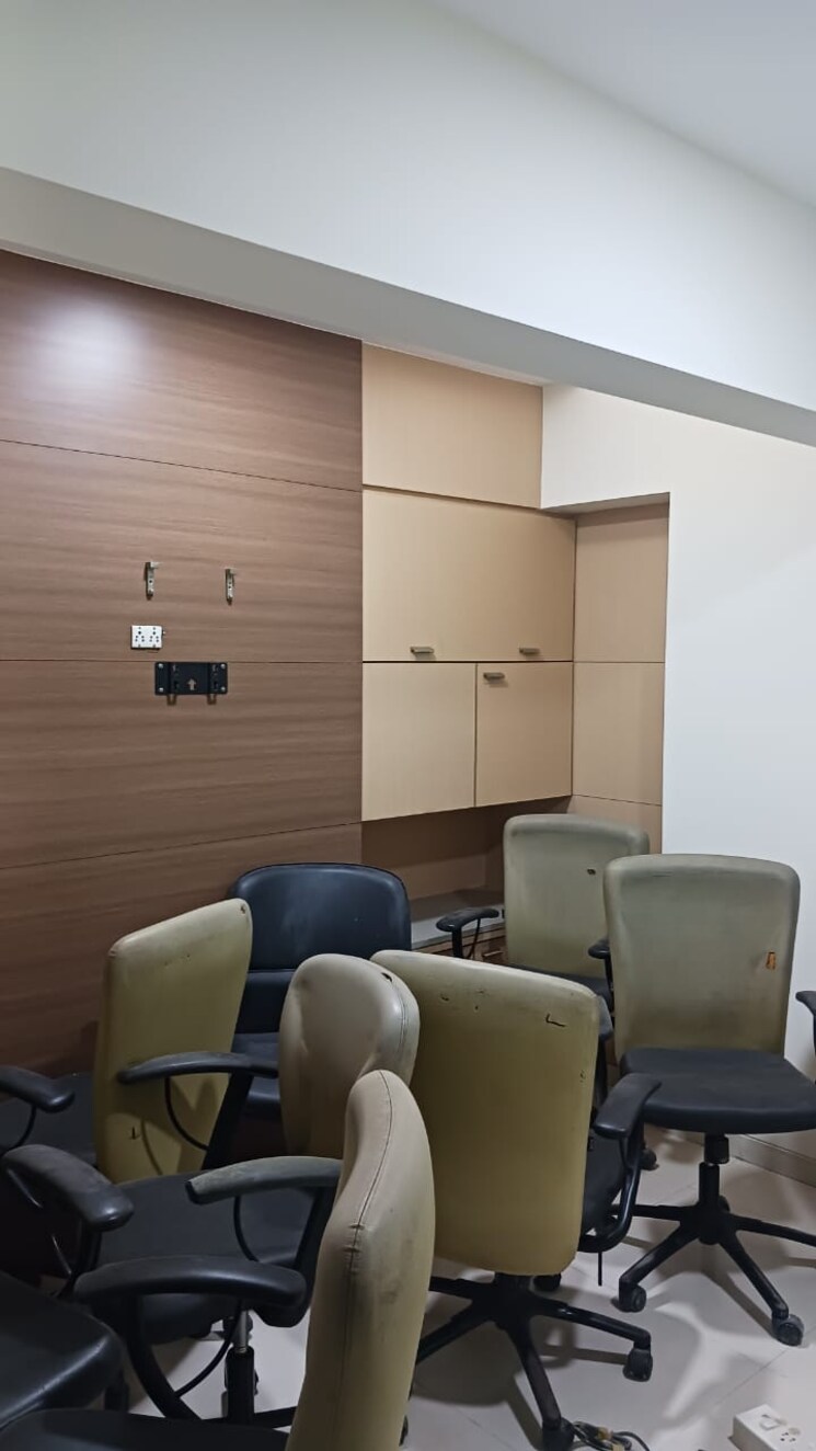 Team Area, mulund west Commercial Office Space 500 Sq.Ft. In Mulund West Mumbai 9069260