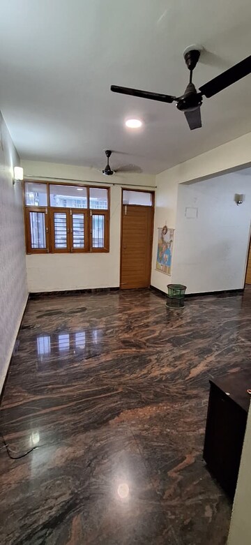 Room in 3 BHK Apartment at Sector 10 Dwarka – for Rent