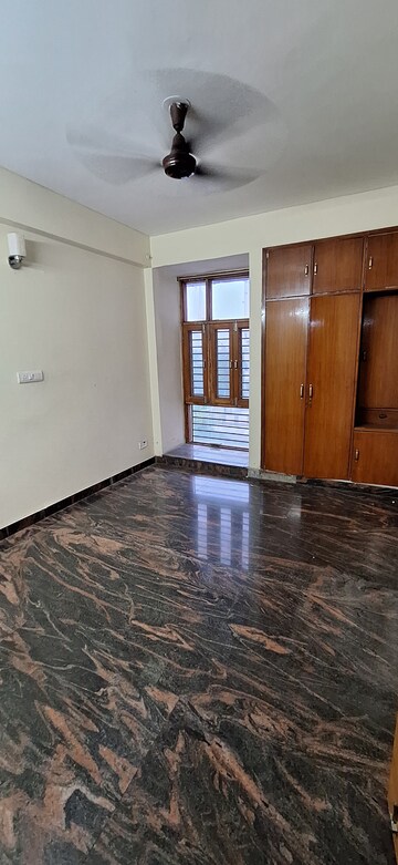 Room in 3 BHK Apartment at Sector 10 Dwarka – for Rent