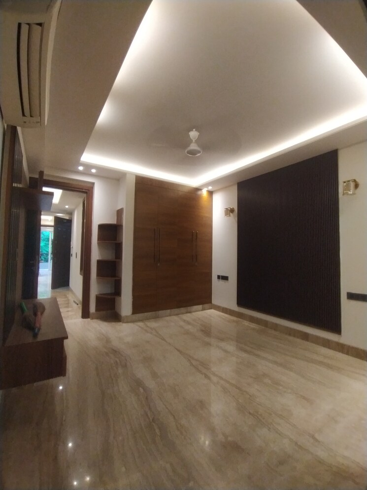Room, shivalik colony 3 Bedroom 1800 Sq.Ft. Builder Floor In Shivalik Colony Delhi 9069269