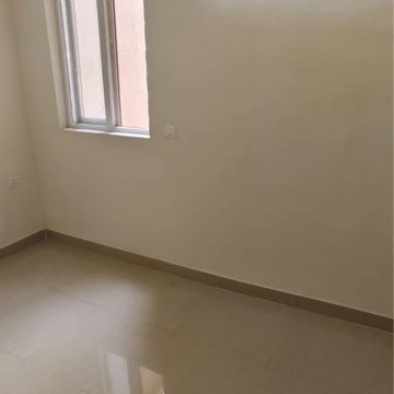 Room in 3 BHK Apartment at Amrapali Crystal Homes, Sector 76 – for Rent