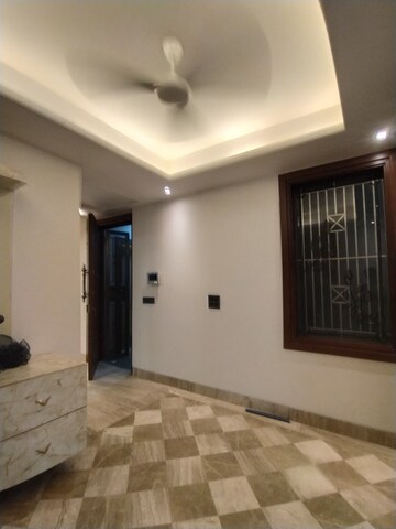 Room in 3 BHK Builder Floor at Shivalik Colony – for Rent