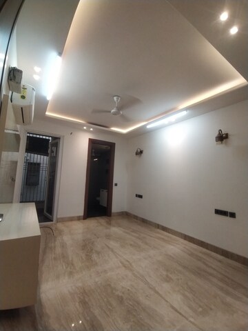 Room in 3 BHK Builder Floor at Shivalik Colony – for Rent