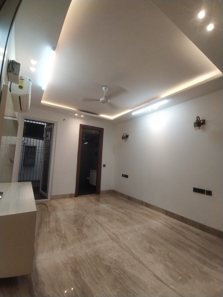 Room, shivalik colony 3 Bedroom 1800 Sq.Ft. Builder Floor In Shivalik Colony Delhi 9069269