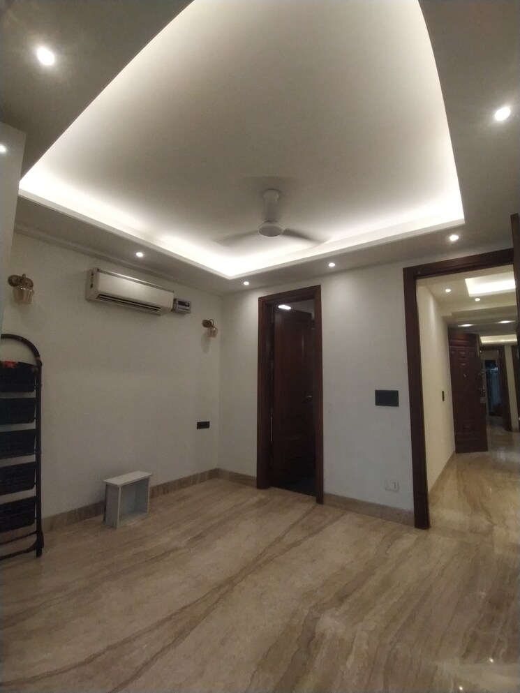 Room, shivalik colony 3 Bedroom 1800 Sq.Ft. Builder Floor In Shivalik Colony Delhi 9069269