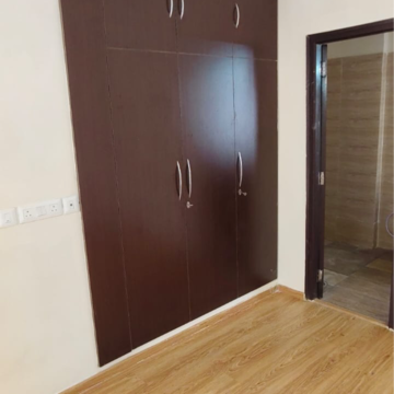 Room in 3 BHK Apartment at Amrapali Crystal Homes, Sector 76 – for Rent