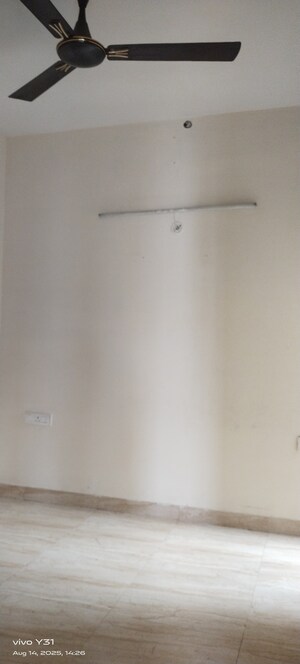 Room in 2.5 BHK Apartment at Town Park White Orchid, Sector 16c Greater Noida – for Sale