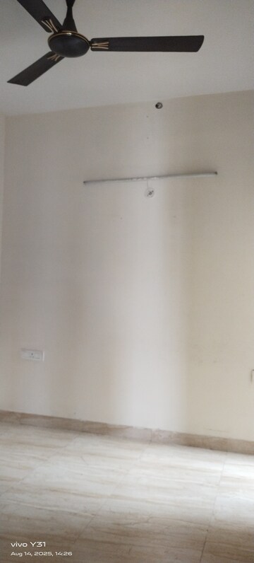 Room in 2.5 BHK Apartment at Town Park White Orchid, Sector 16c Greater Noida – for Sale