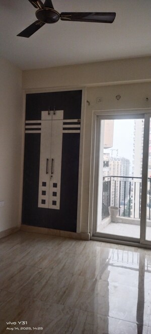 Room in 2.5 BHK Apartment at Town Park White Orchid, Sector 16c Greater Noida – for Sale