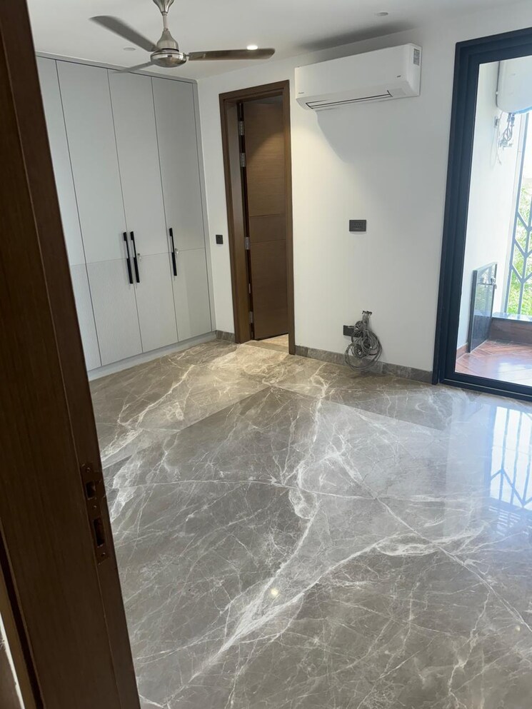 Room, nizamuddin east 3 Bedroom 2500 Sq.Ft. Apartment In Nizamuddin East Delhi 9069274