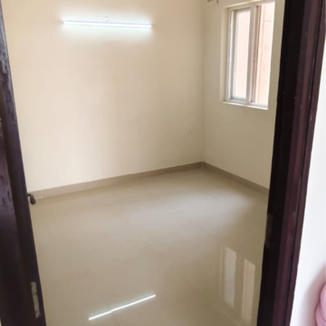 Room in 3 BHK Apartment at Amrapali Crystal Homes, Sector 76 – for Sale