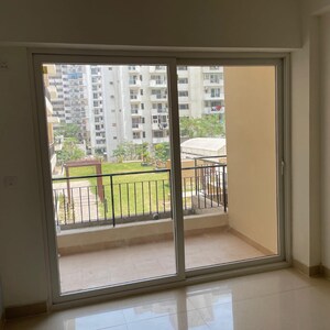 Room in 3 BHK Apartment at Amrapali Crystal Homes, Sector 76 – for Sale