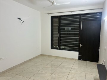 Room in 3 BHK Builder Floor at Sector 47 – for Rent