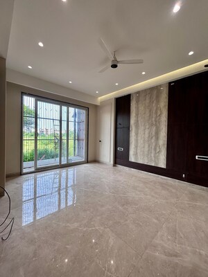 Room in 3 BHK Builder Floor at Sushant Lok 3, Sector 57 – for Sale