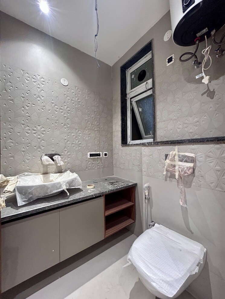 Attached Bathroom, sushant-lok-3 3 Bedroom 220 Sq.Yd. Builder Floor In Sector 57 Gurgaon 9069358