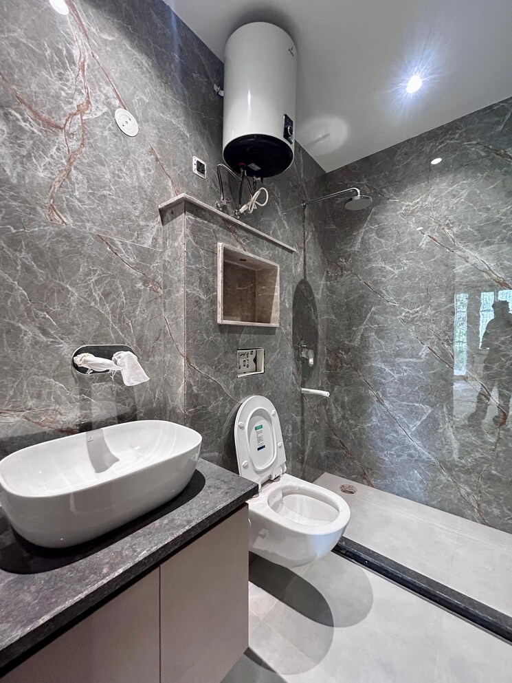 Bathroom, sushant-lok-3 3 Bedroom 220 Sq.Yd. Builder Floor In Sector 57 Gurgaon 9069358